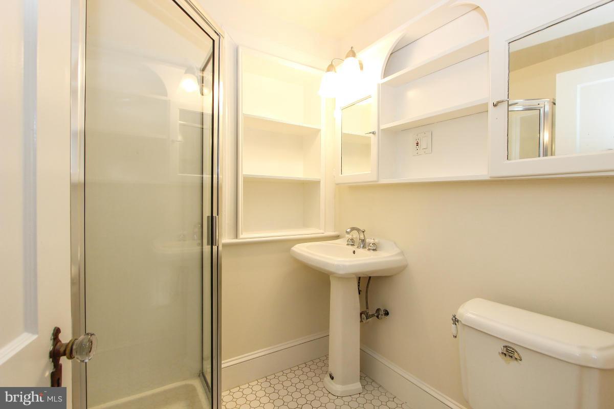 GREENWICH FOREST - Residential