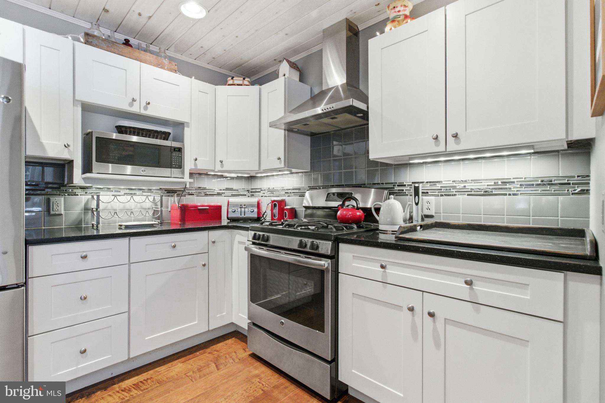 BLACK MOSHANNON - Residential