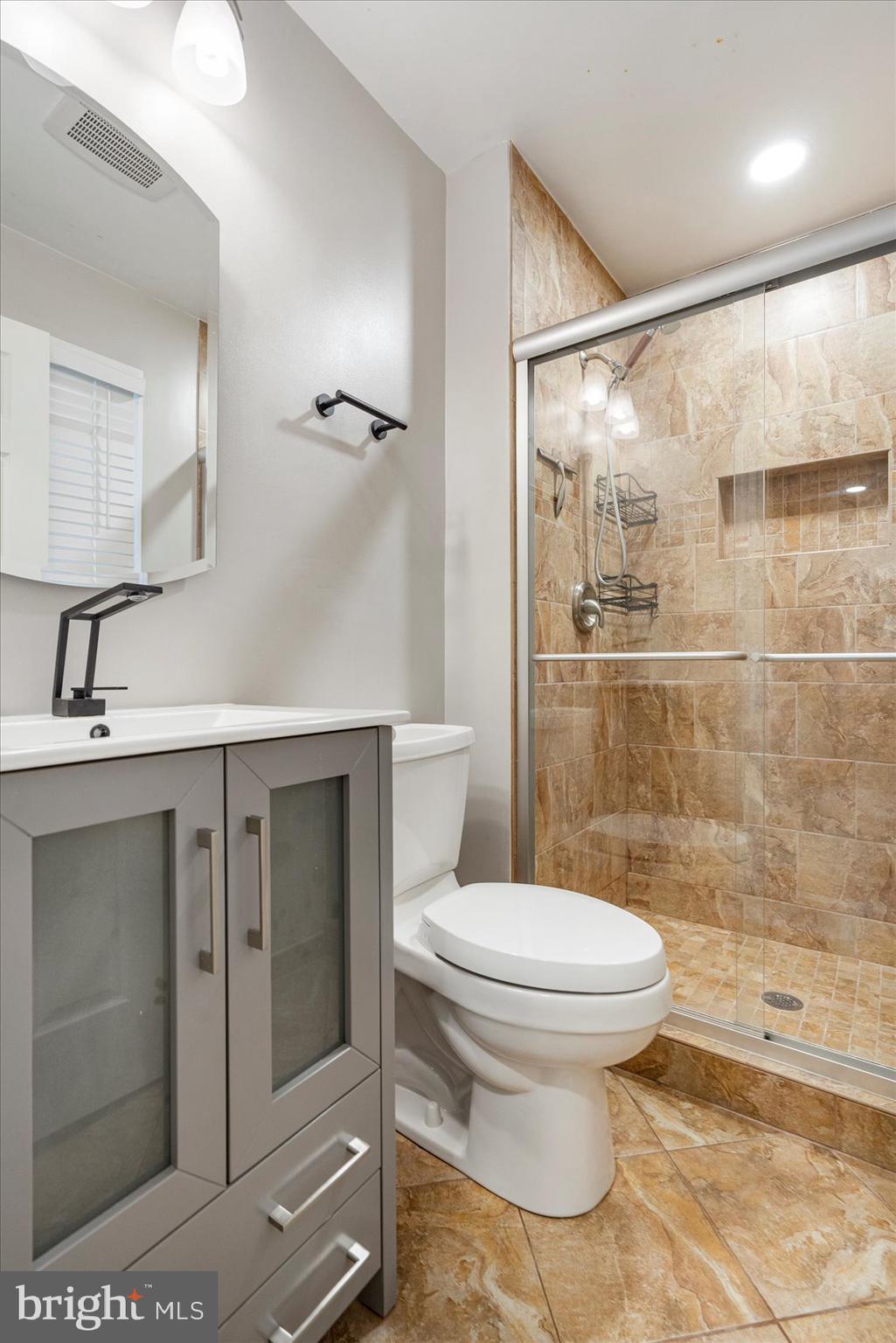 WHITES COVE - Residential Lease