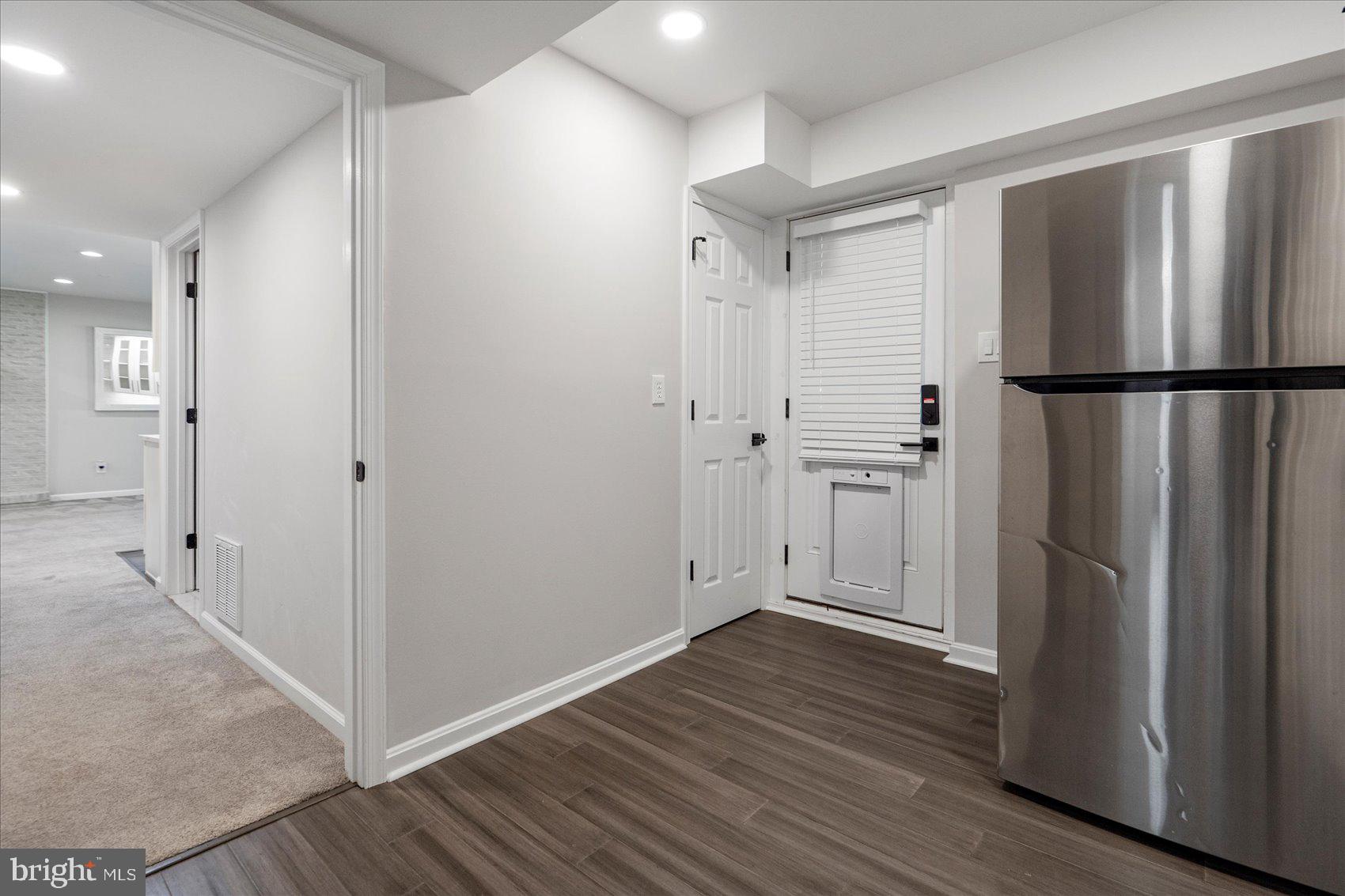 WHITES COVE - Residential Lease