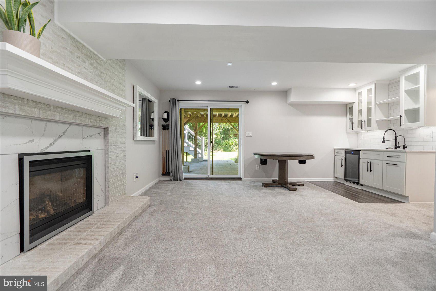 WHITES COVE - Residential Lease