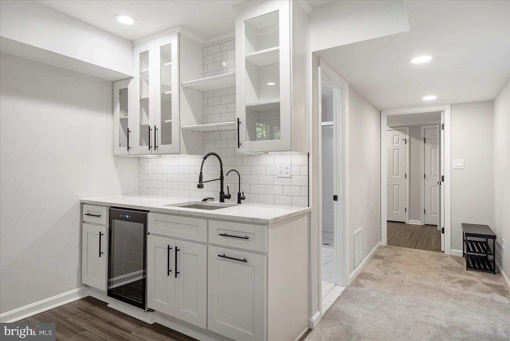 WHITES COVE - Residential Lease