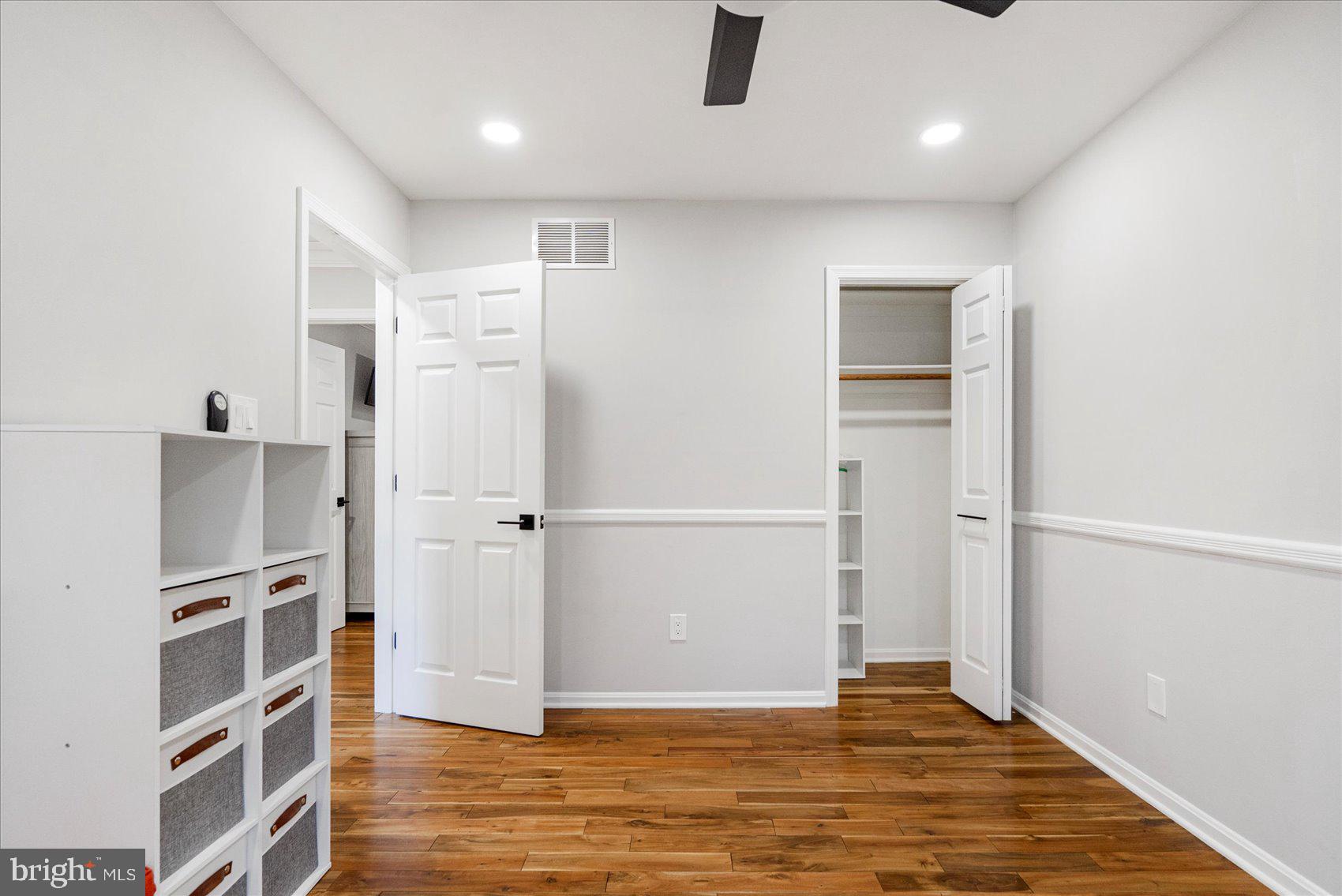 WHITES COVE - Residential Lease