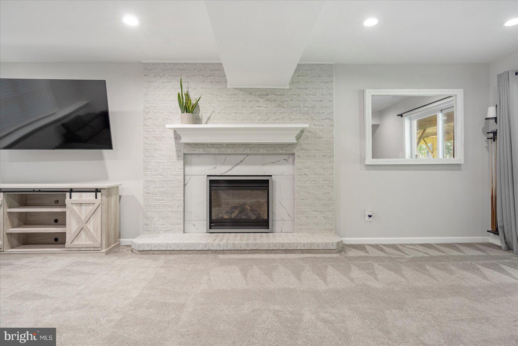 WHITES COVE - Residential Lease