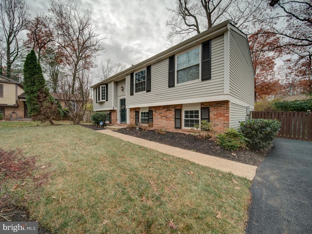 Photo of 9117 Hunting Pines Place, FAIRFAX, VA 22032 (MLS # VAFX2254800)