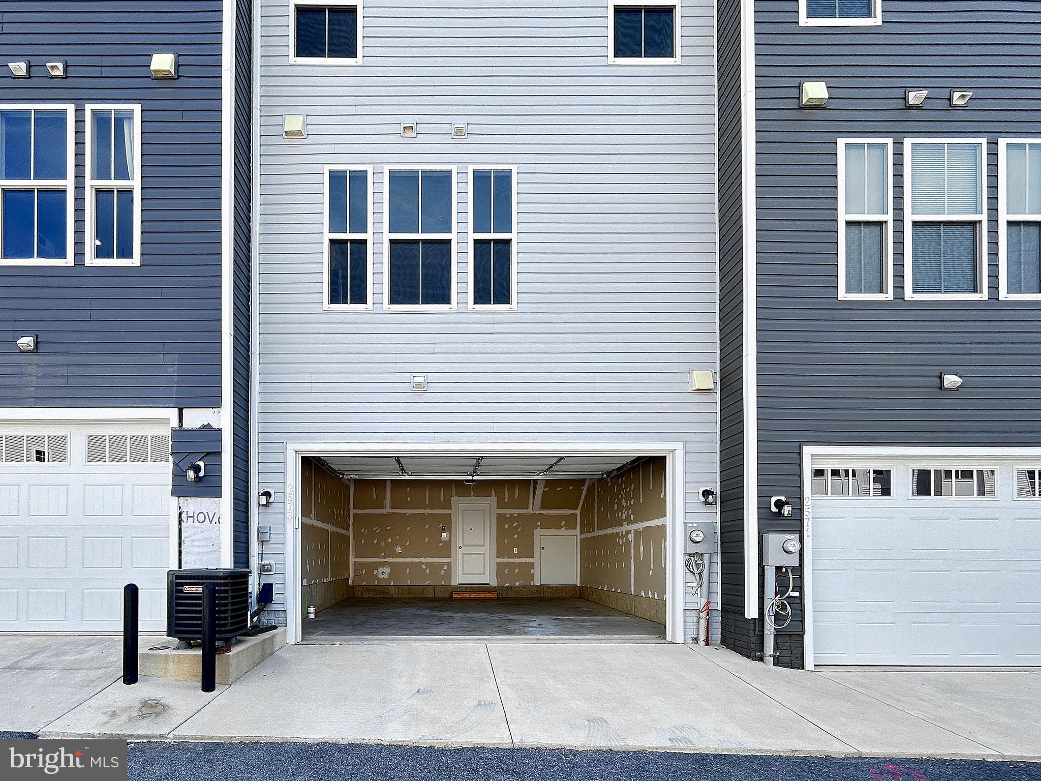 TOWNS AT MARKET COMMONS - Residential Lease