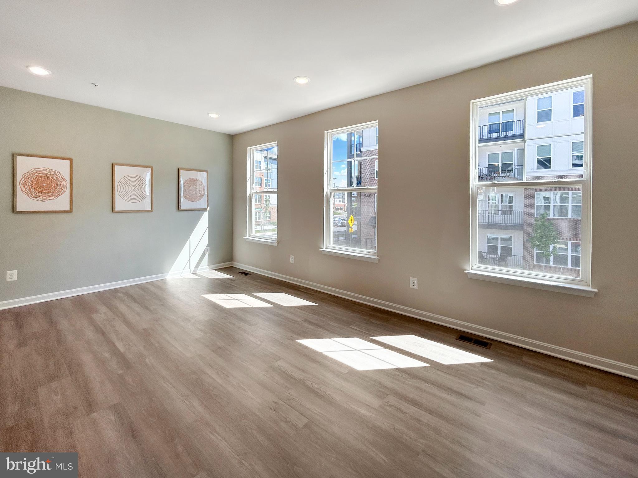 TOWNS AT MARKET COMMONS - Residential Lease