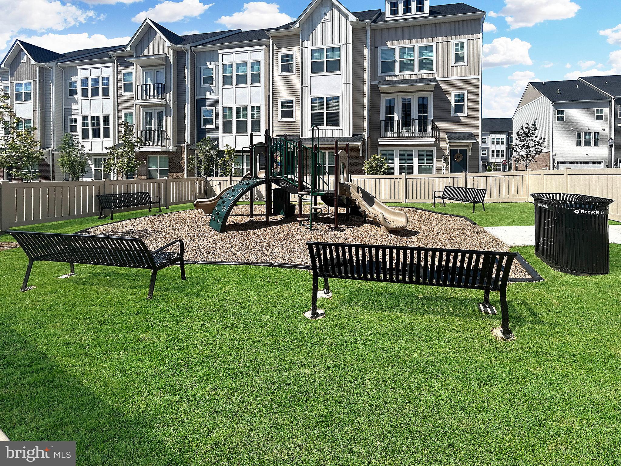 TOWNS AT MARKET COMMONS - Residential Lease