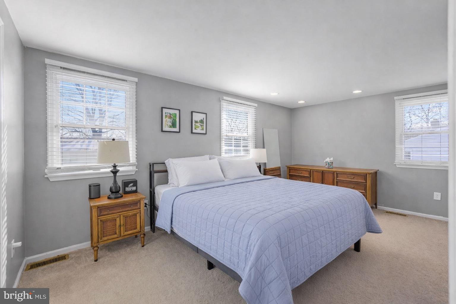 COLONIAL WOODS - Residential