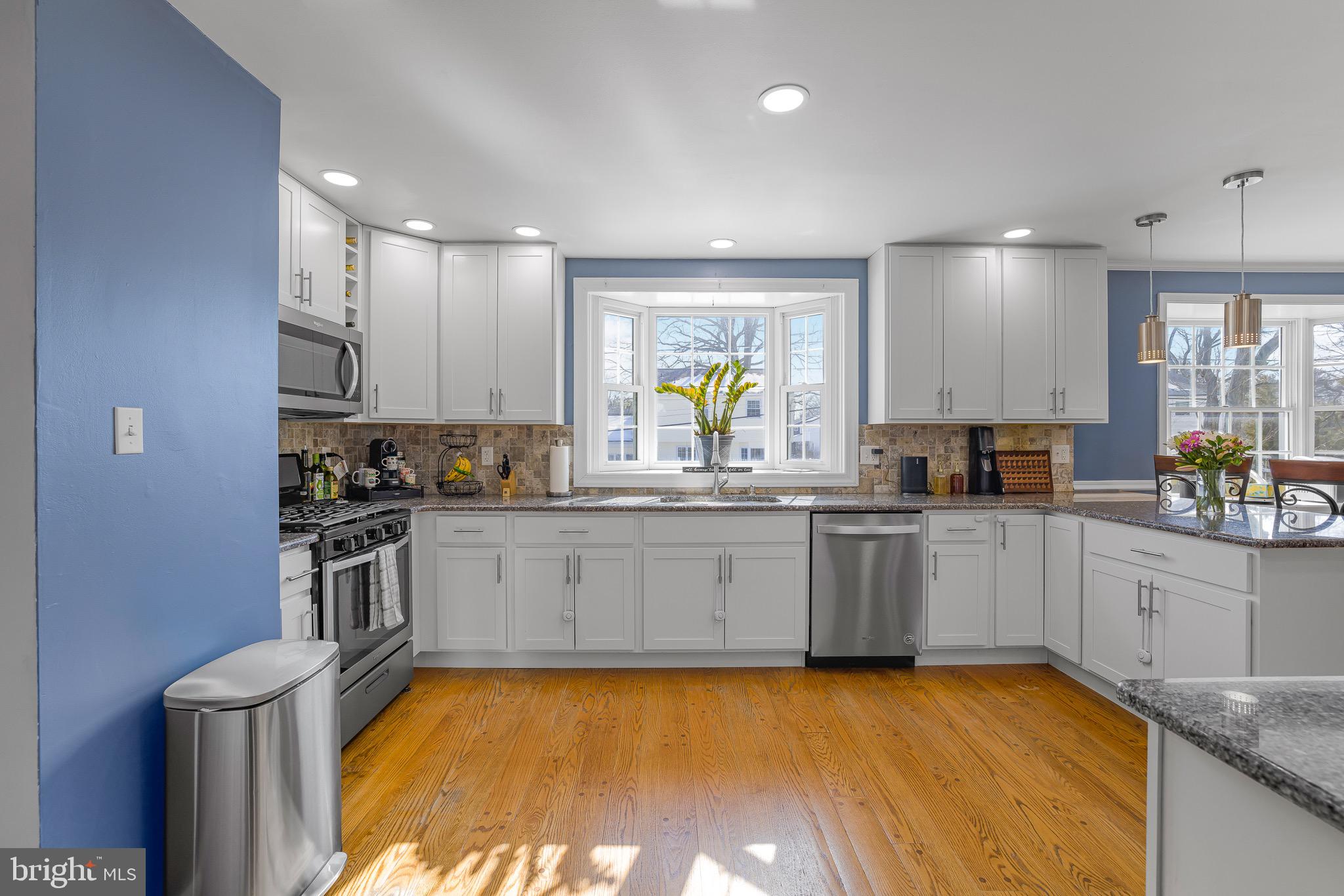 COLONIAL WOODS - Residential