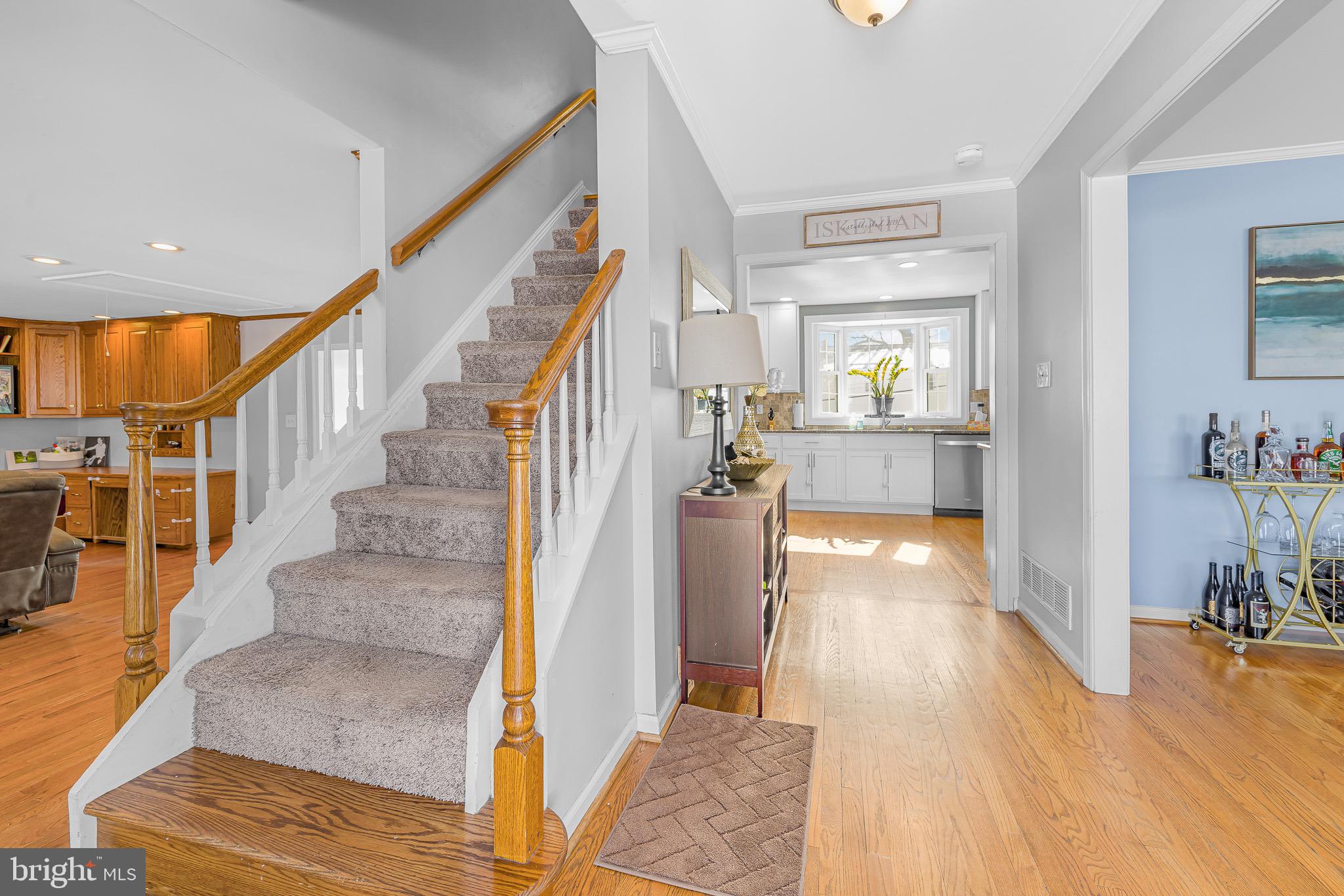 COLONIAL WOODS - Residential