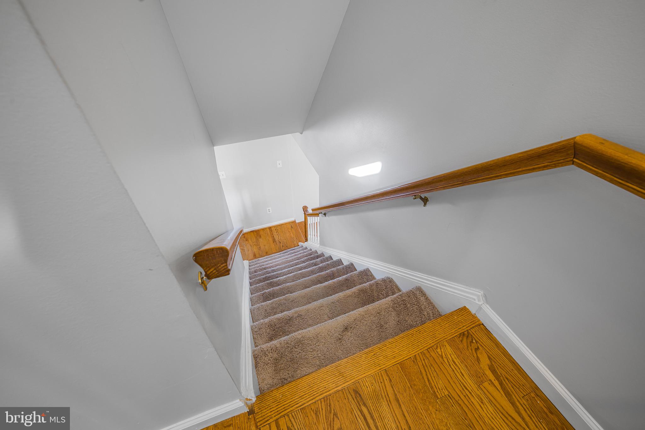 COLONIAL WOODS - Residential