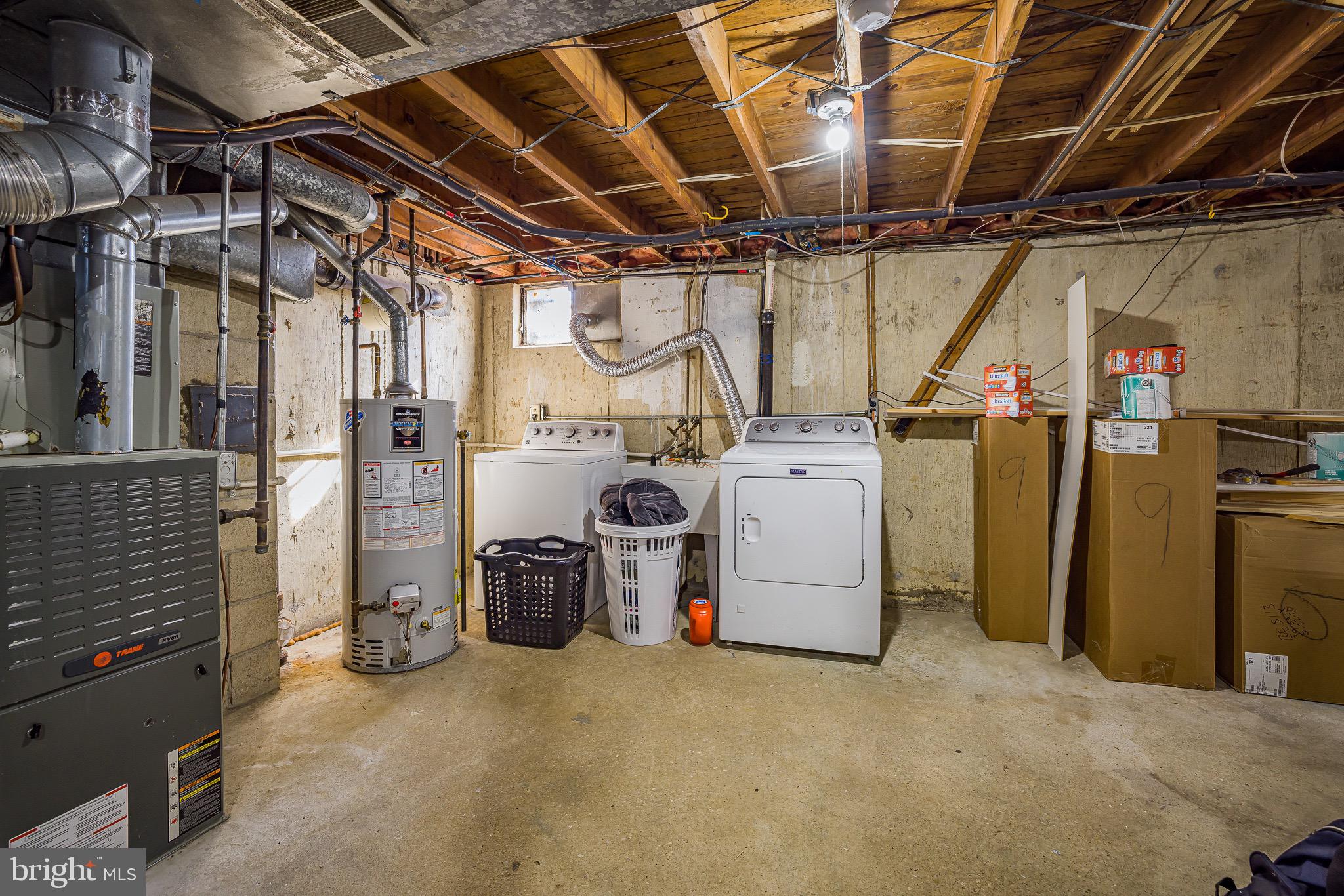 COLONIAL WOODS - Residential