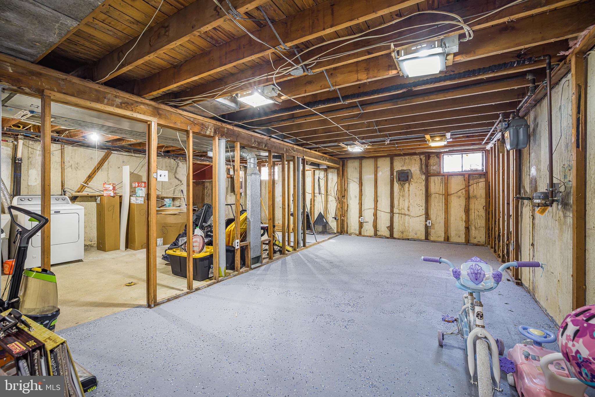 COLONIAL WOODS - Residential