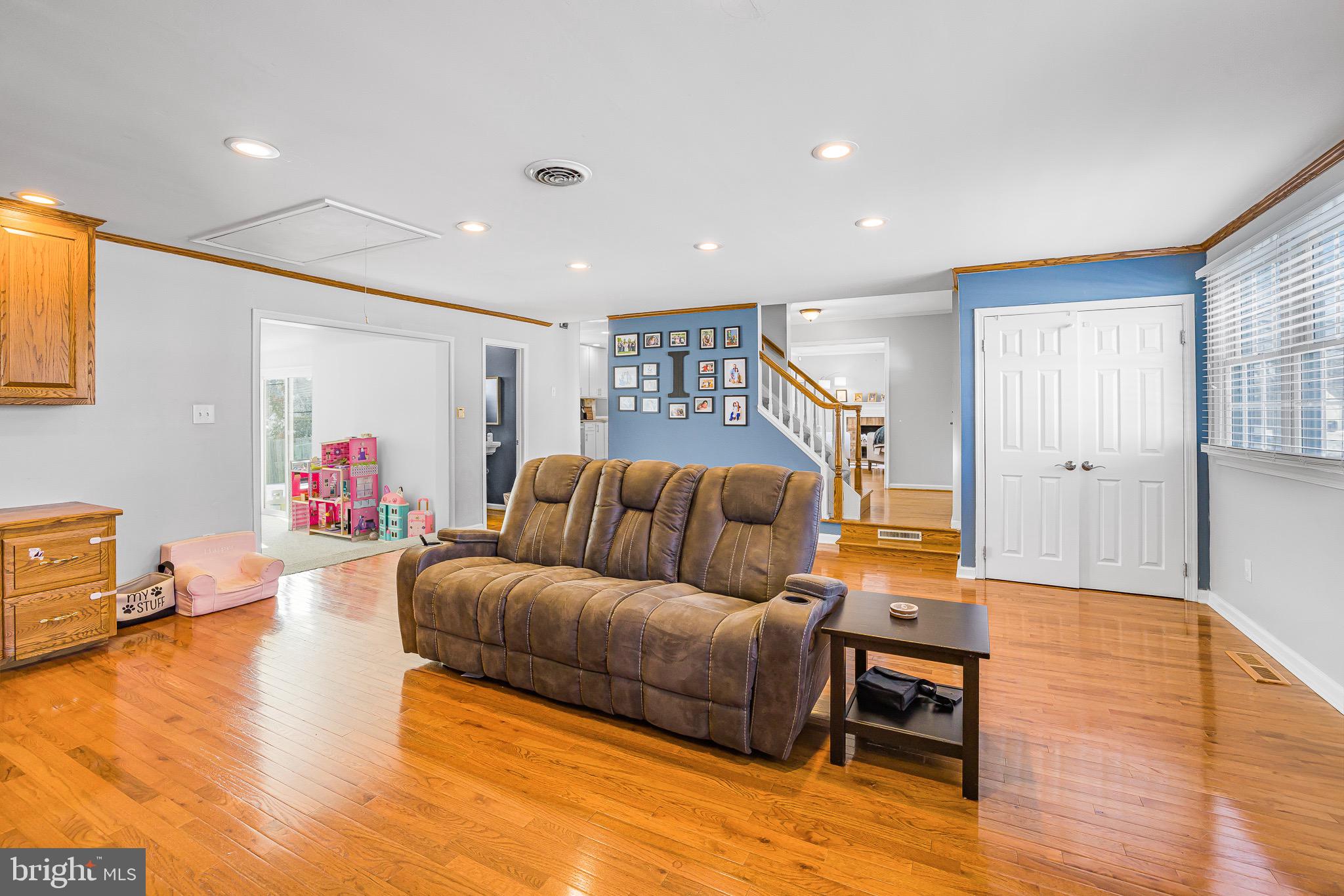 COLONIAL WOODS - Residential