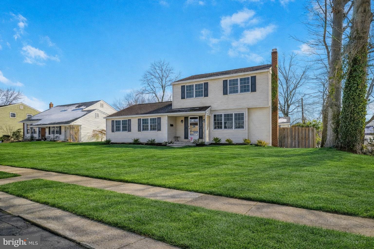 COLONIAL WOODS - Residential