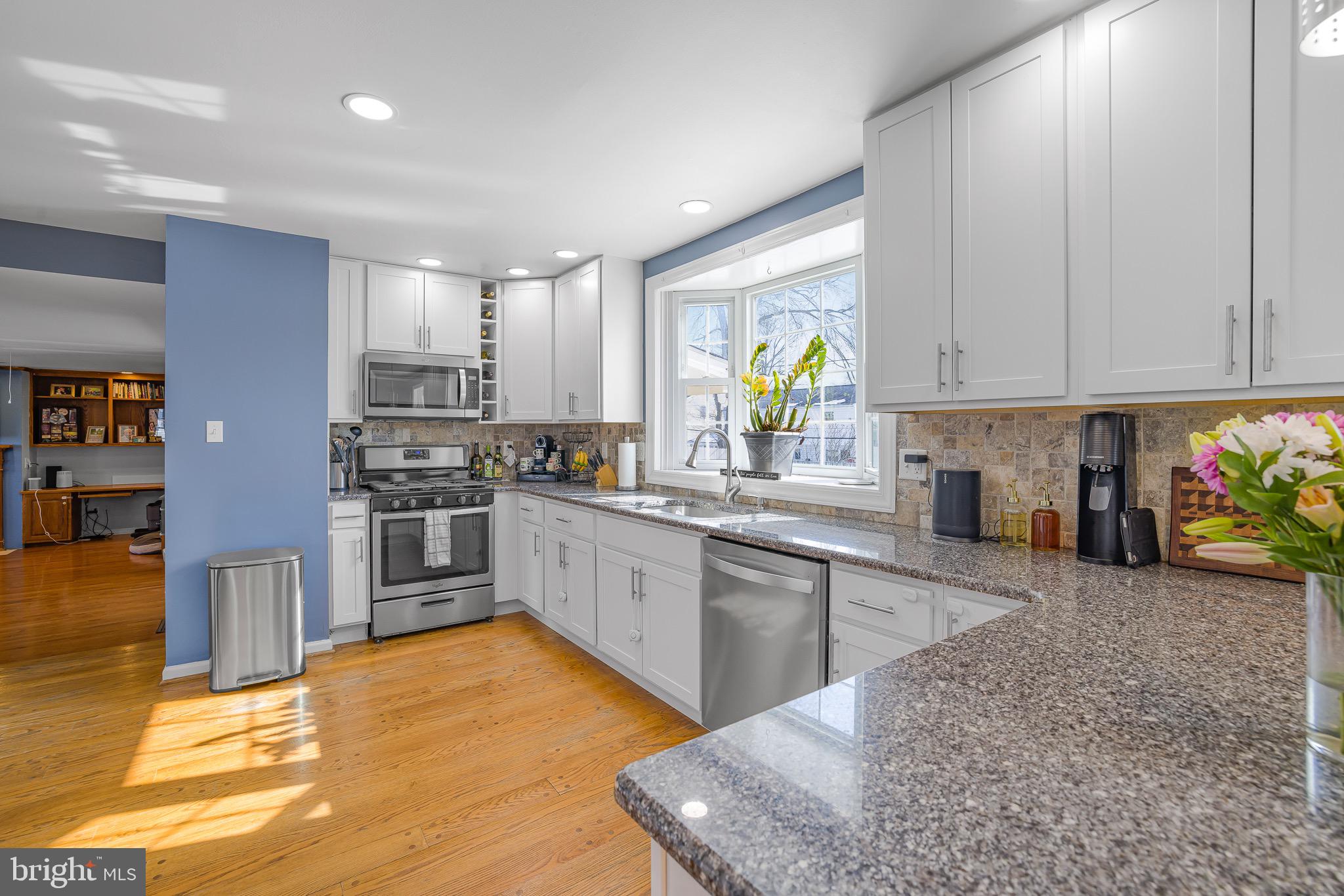 COLONIAL WOODS - Residential