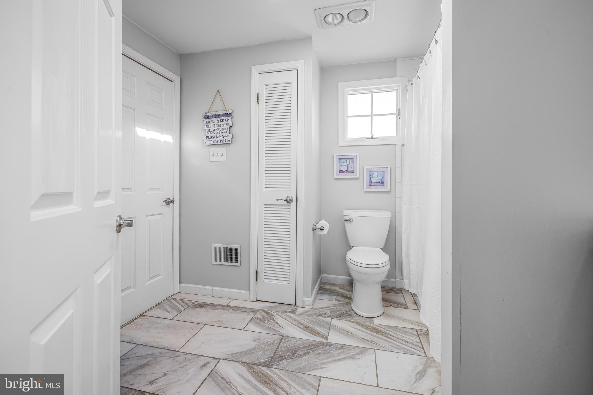 COLONIAL WOODS - Residential