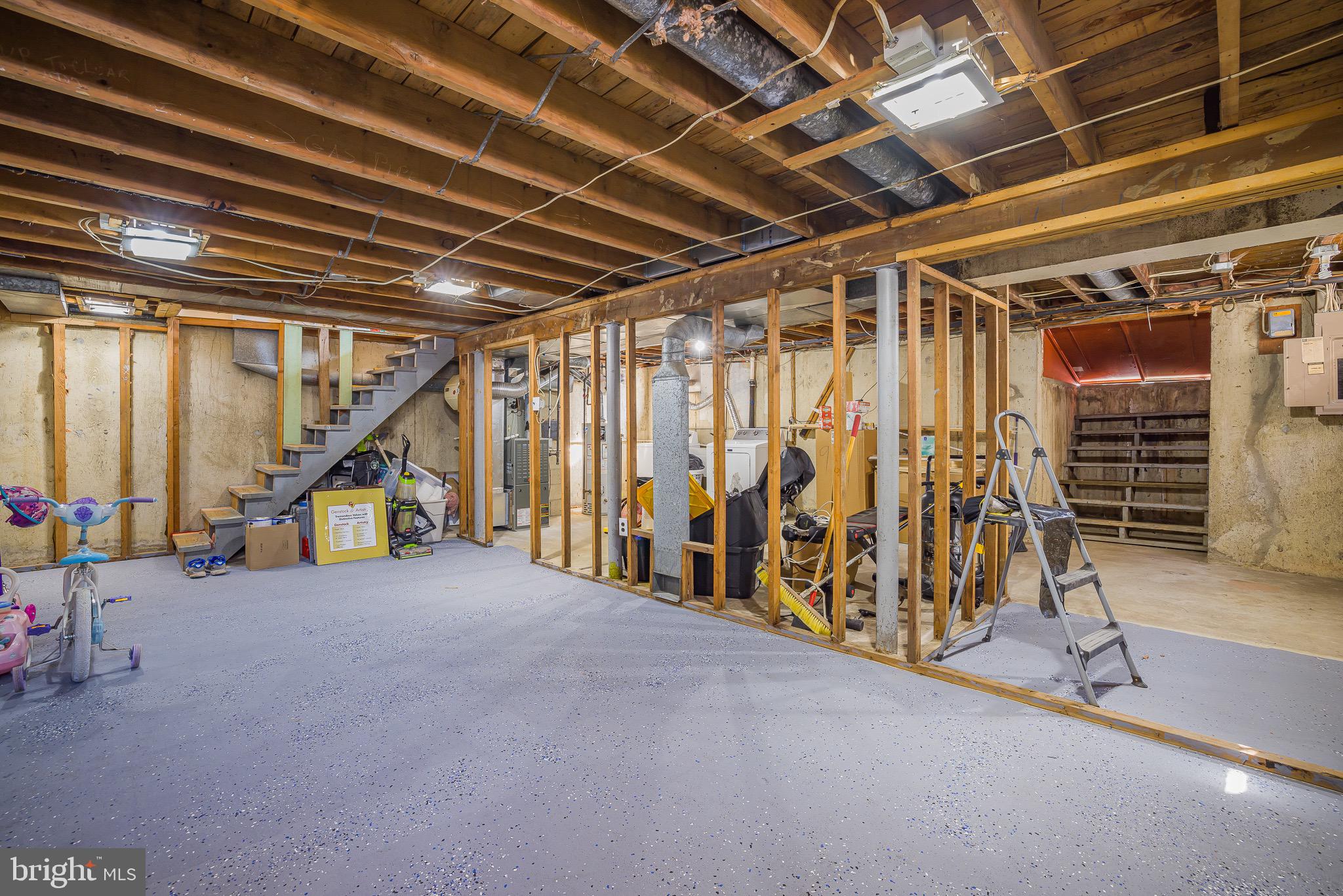 COLONIAL WOODS - Residential