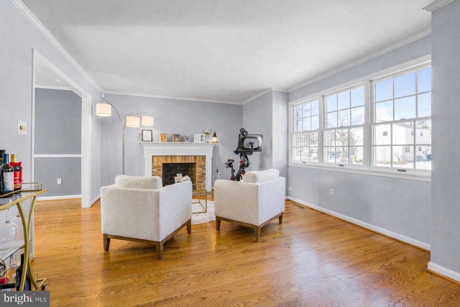 COLONIAL WOODS - Residential