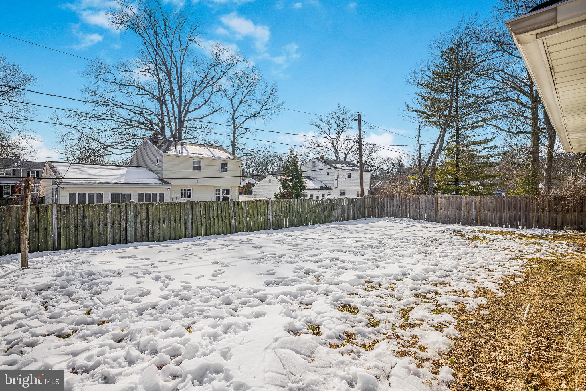 COLONIAL WOODS - Residential