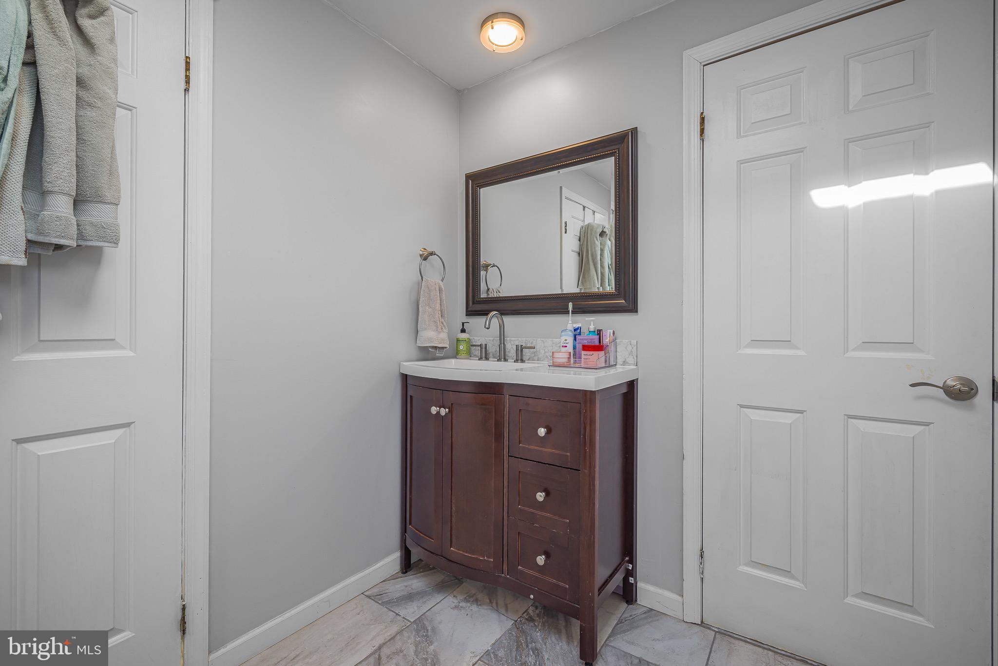 COLONIAL WOODS - Residential