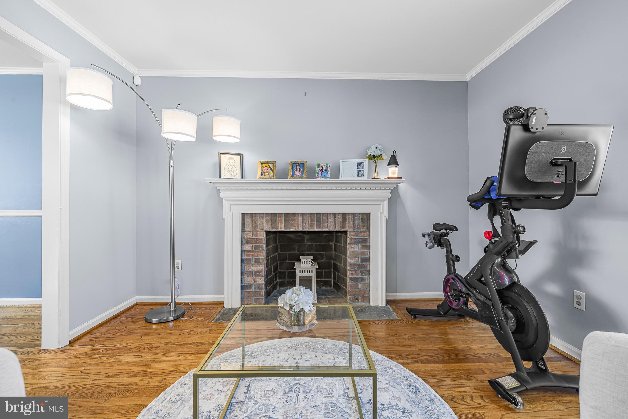 COLONIAL WOODS - Residential