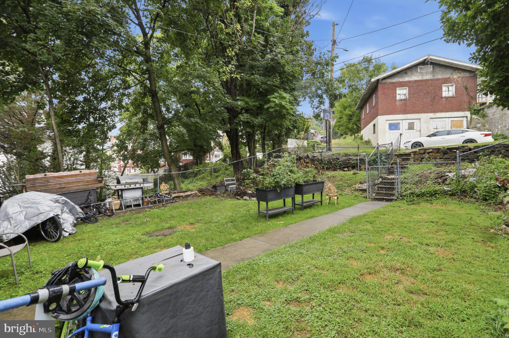 805 FAYETTE STREET