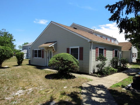 Condo For Sale - 16 Chesapeake Court<br/> BARNEGAT, NJ 08005