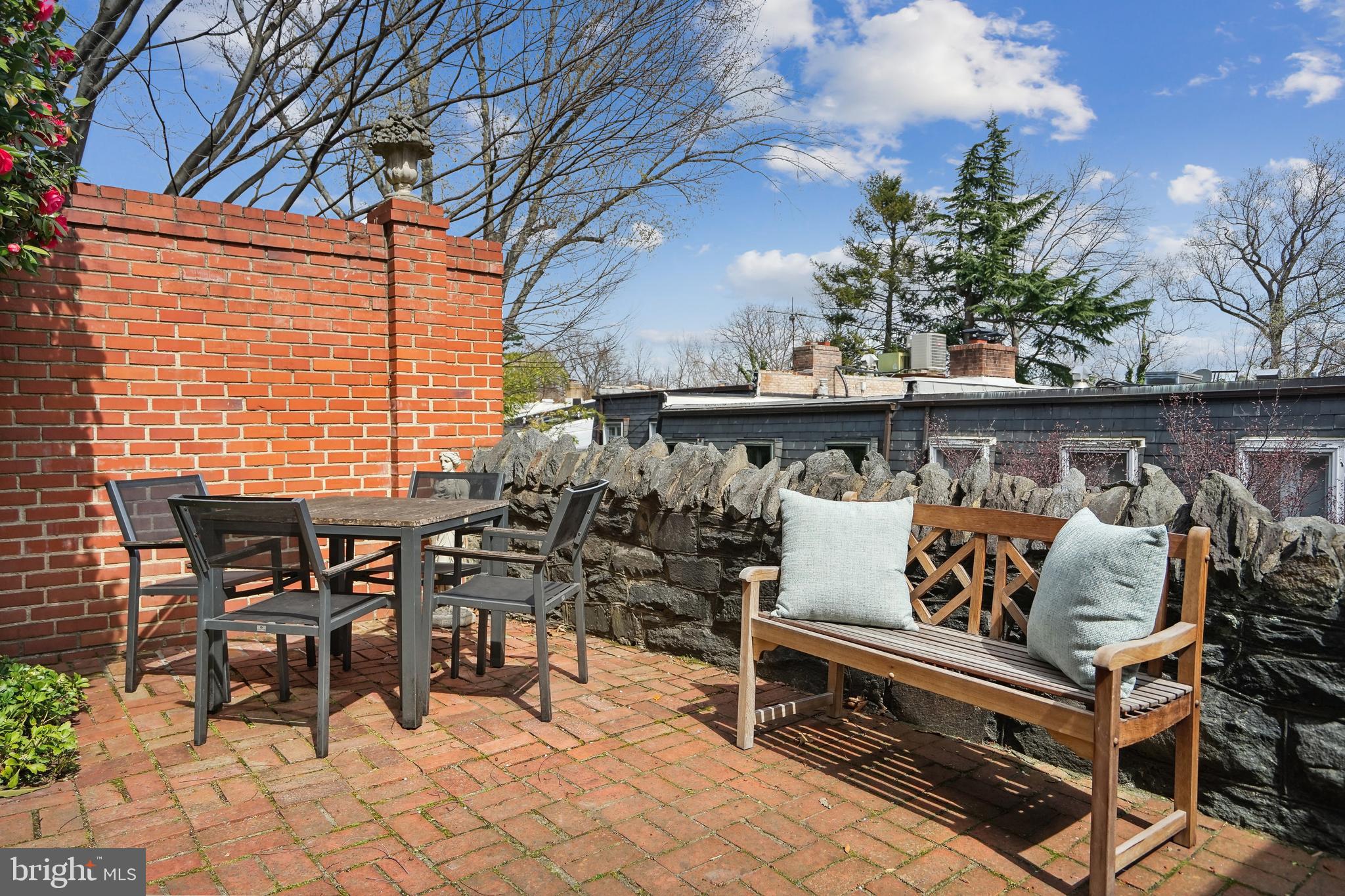 WOODLEY PARK - Residential