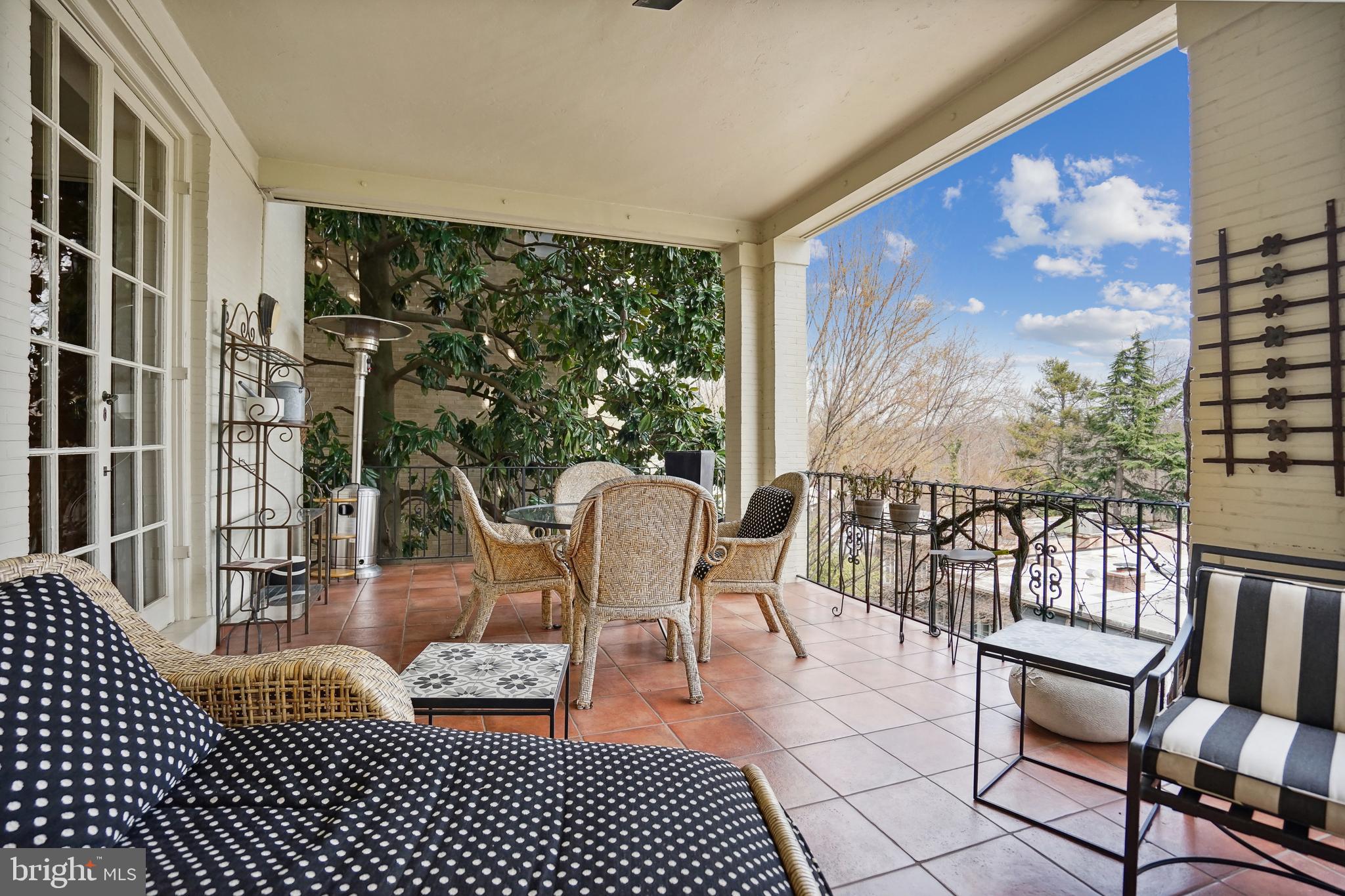WOODLEY PARK - Residential