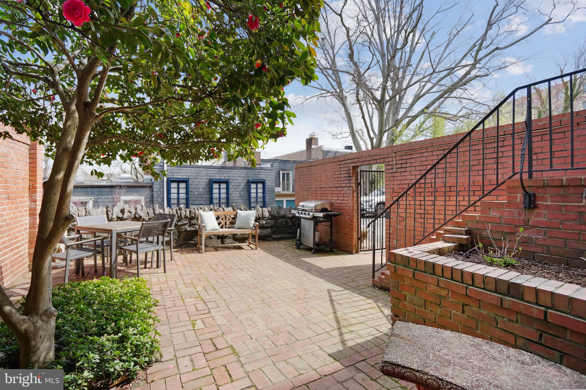 WOODLEY PARK - Residential