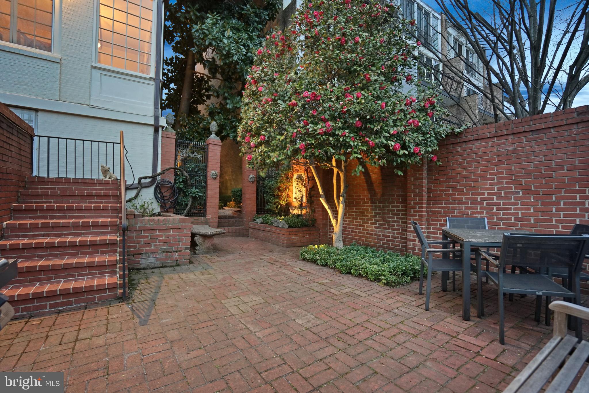 WOODLEY PARK - Residential