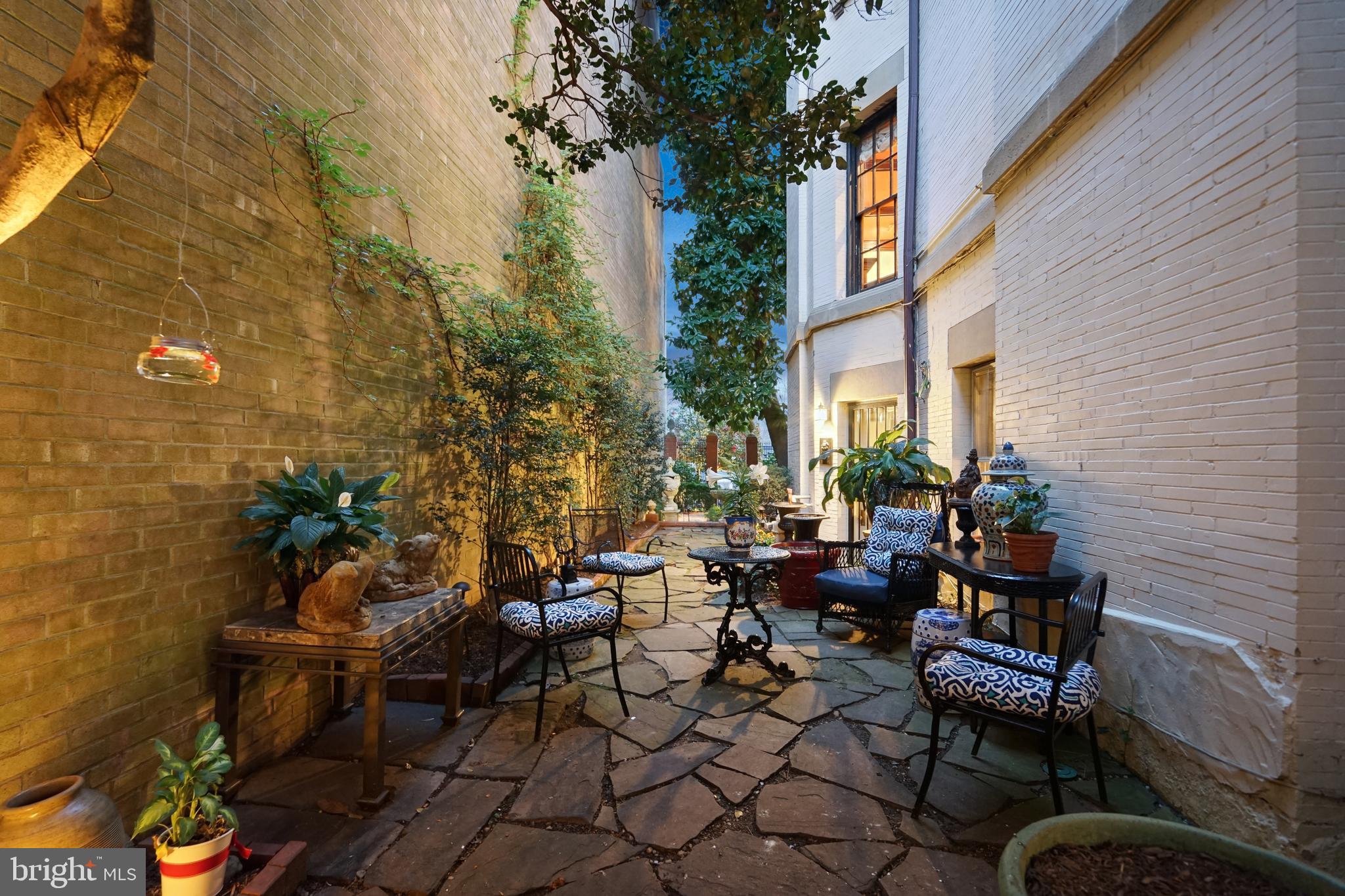 WOODLEY PARK - Residential