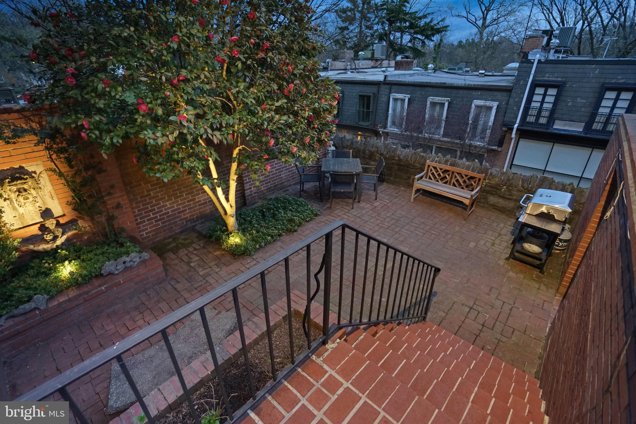 WOODLEY PARK - Residential
