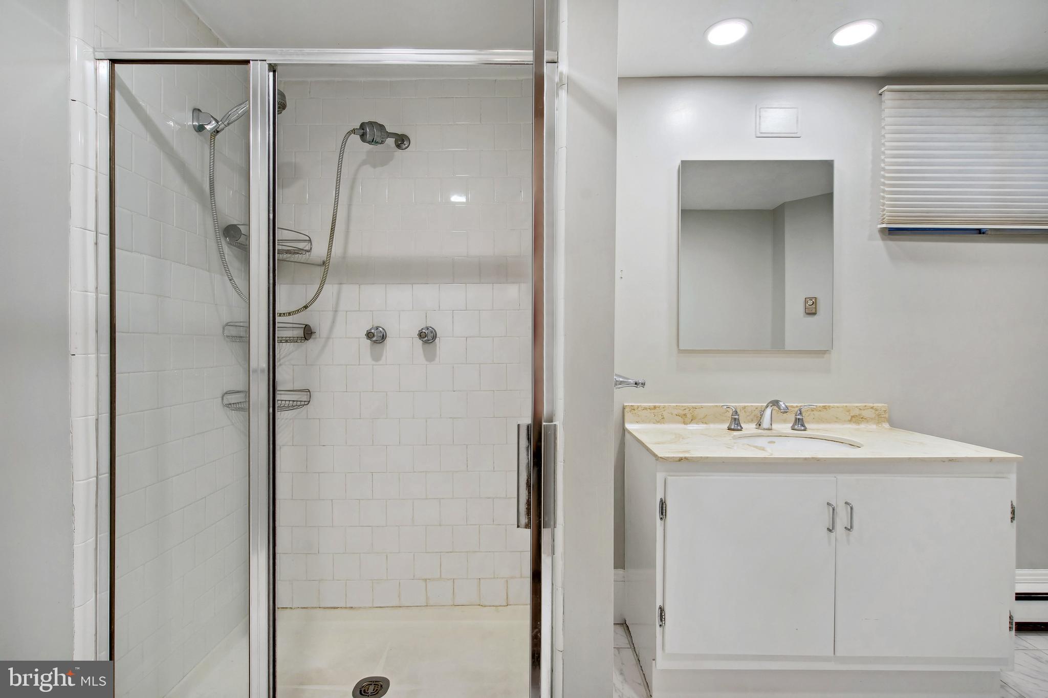 WOODLEY PARK - Residential