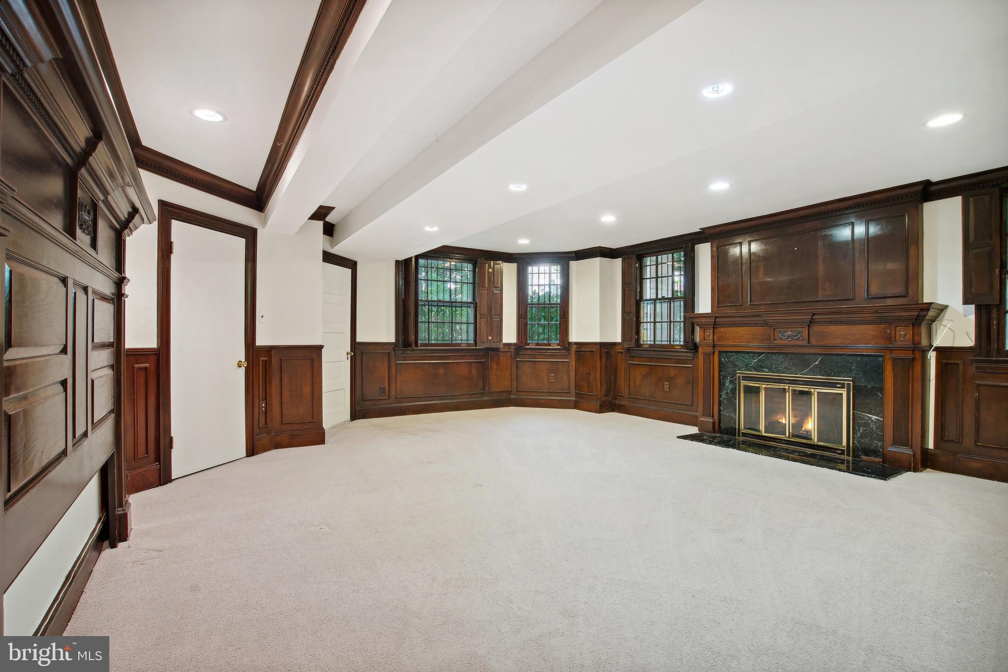 WOODLEY PARK - Residential