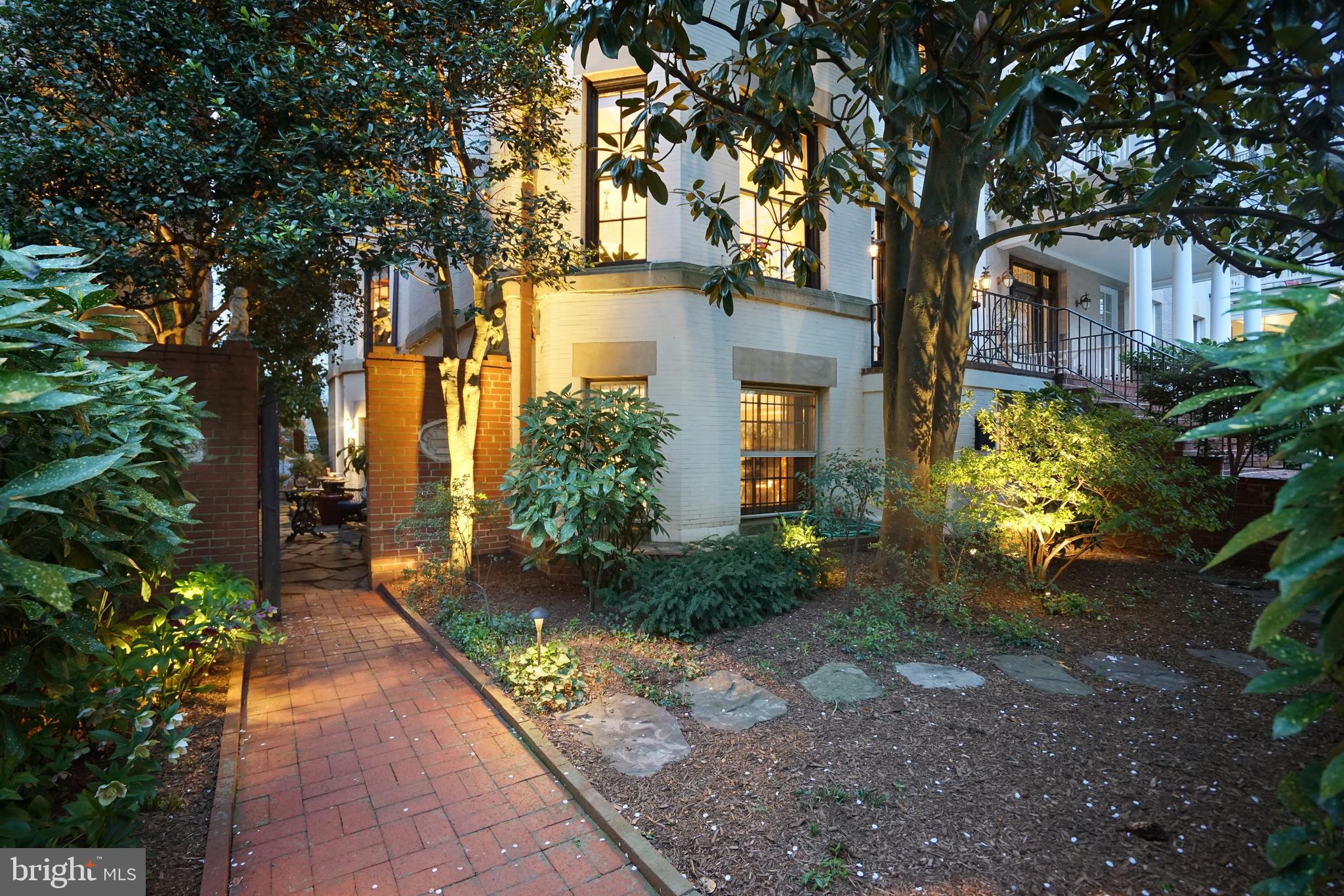 WOODLEY PARK - Residential