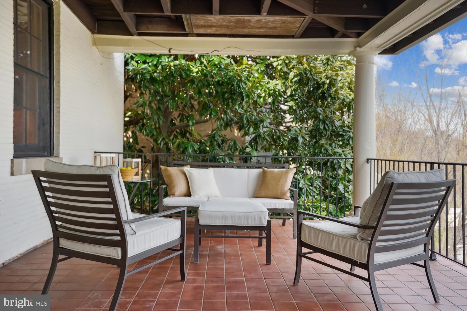 WOODLEY PARK - Residential