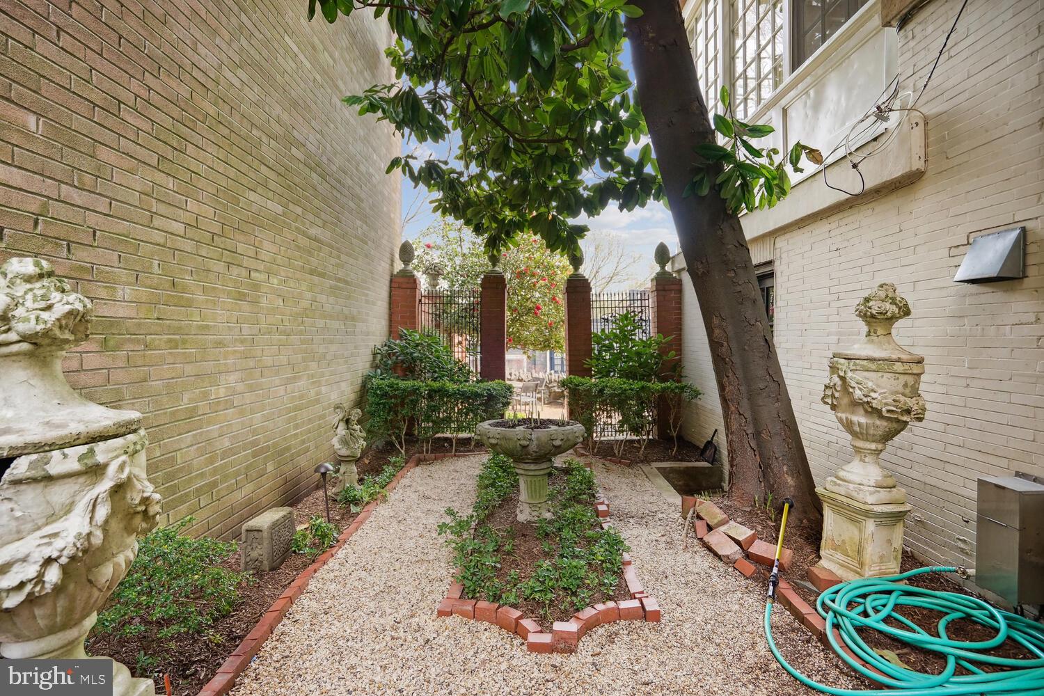 WOODLEY PARK - Residential