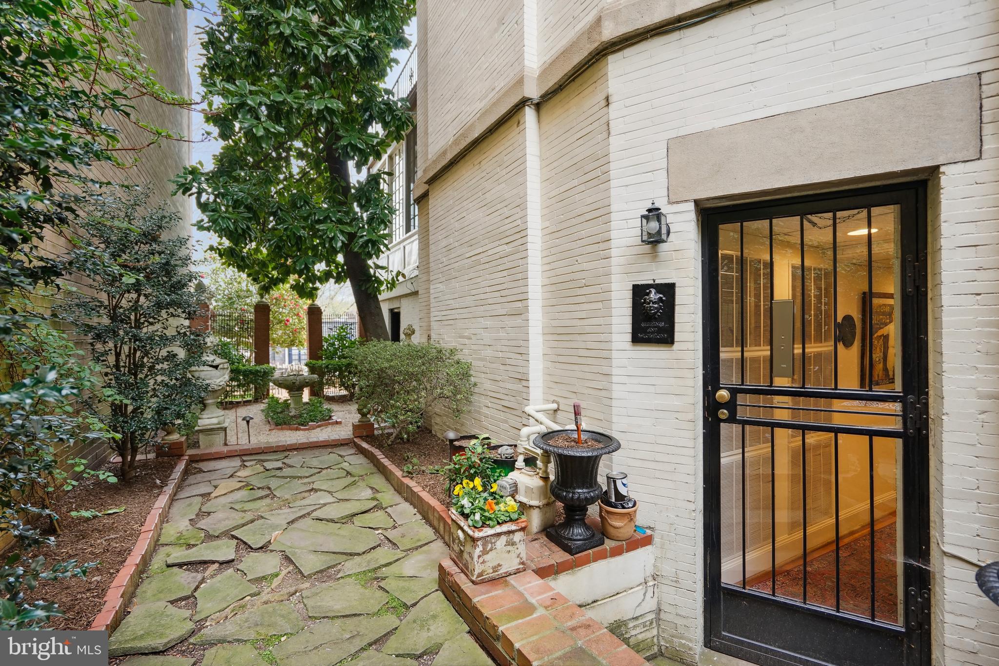 WOODLEY PARK - Residential
