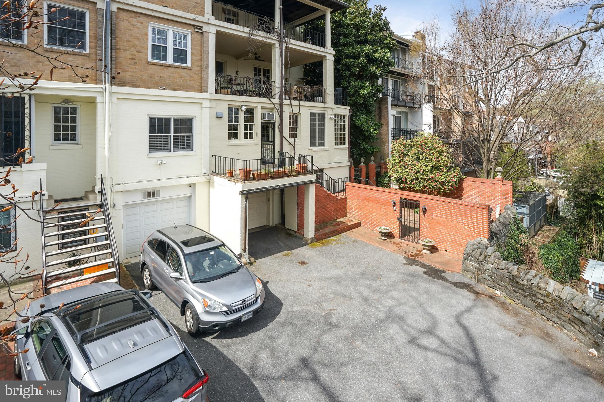 WOODLEY PARK - Residential