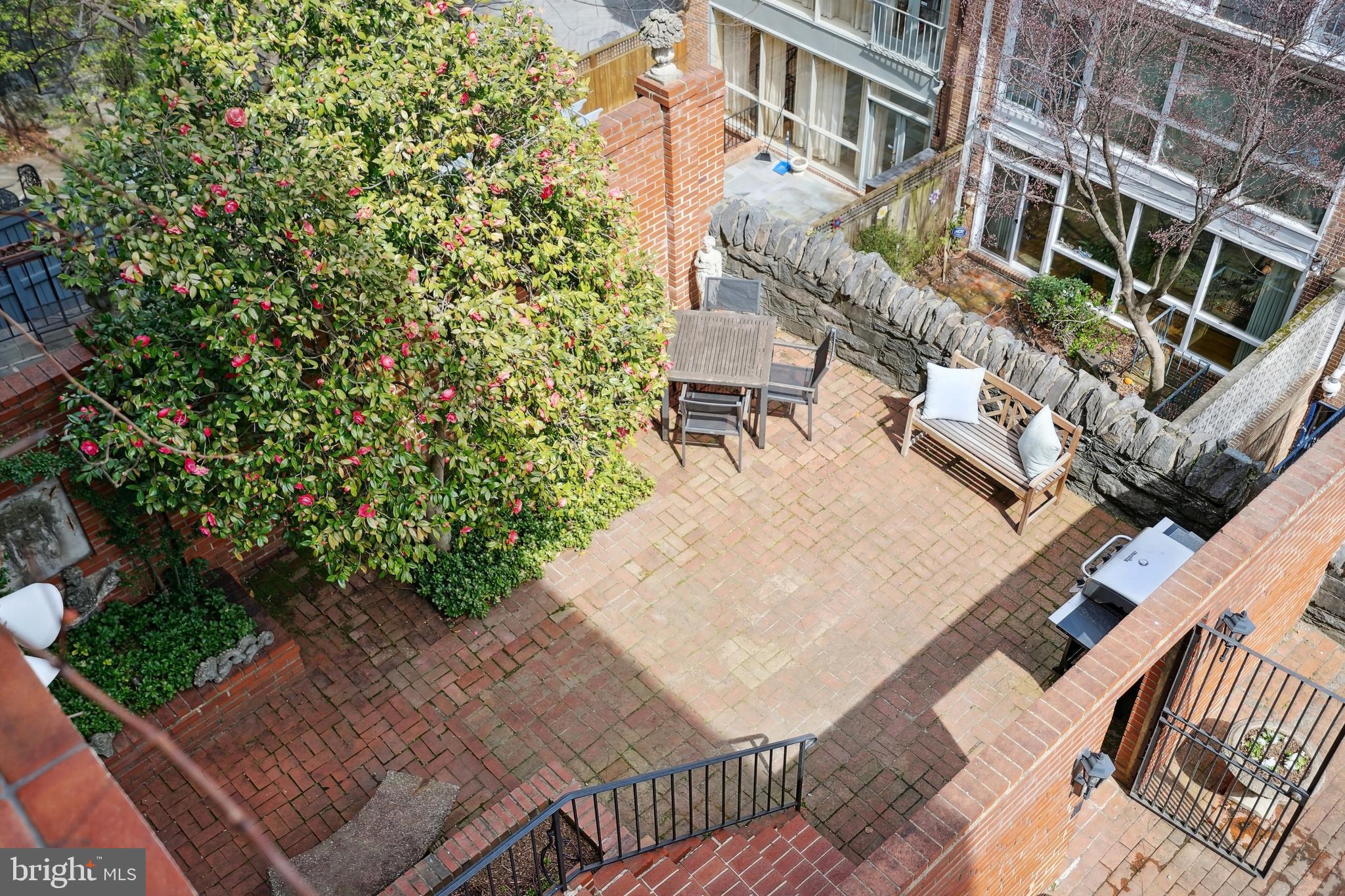 WOODLEY PARK - Residential