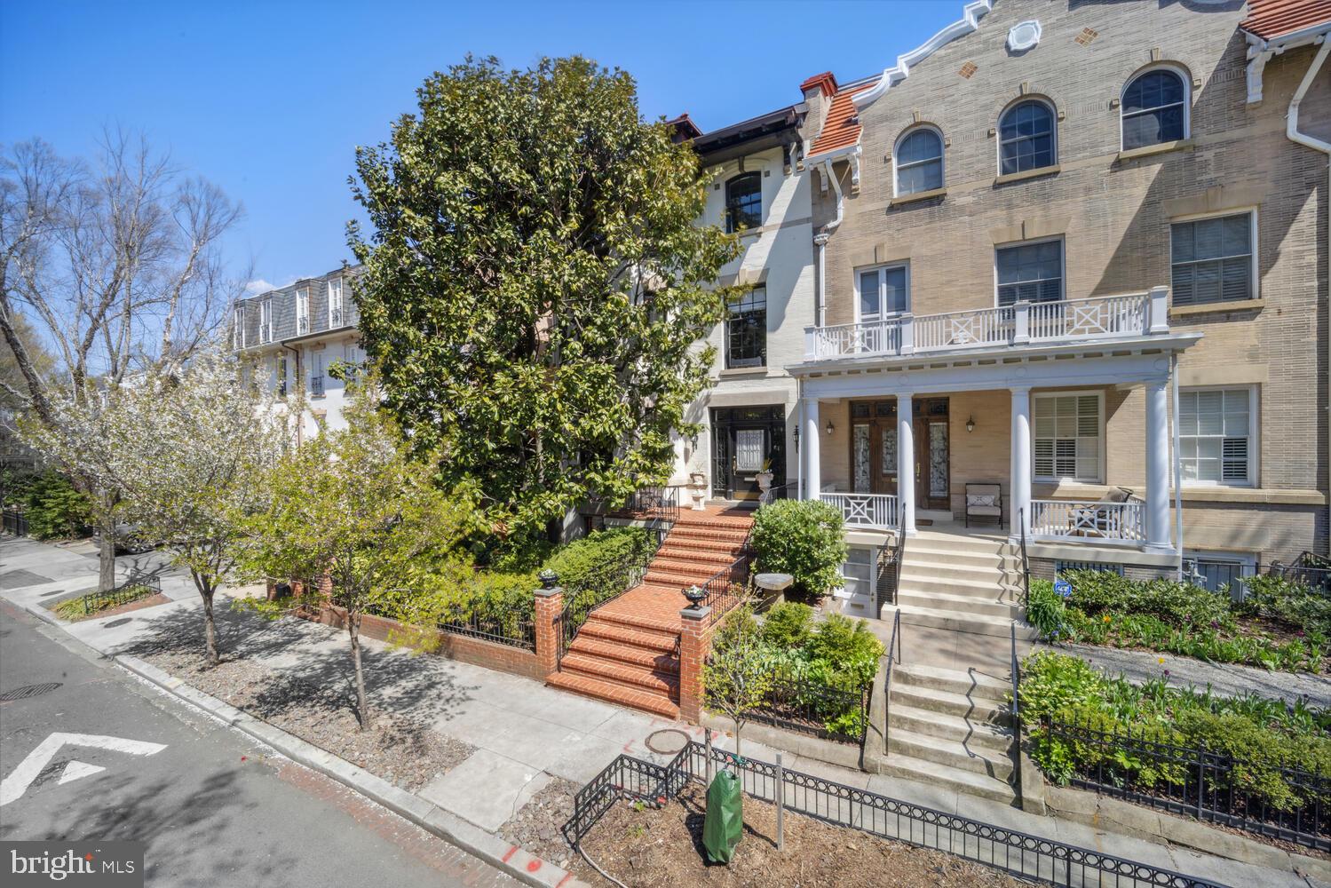WOODLEY PARK - Residential