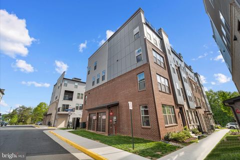 Photo of 13695 Innovation Station Loop #77B, HERNDON, VA 20171 (MLS # VAFX2305184)