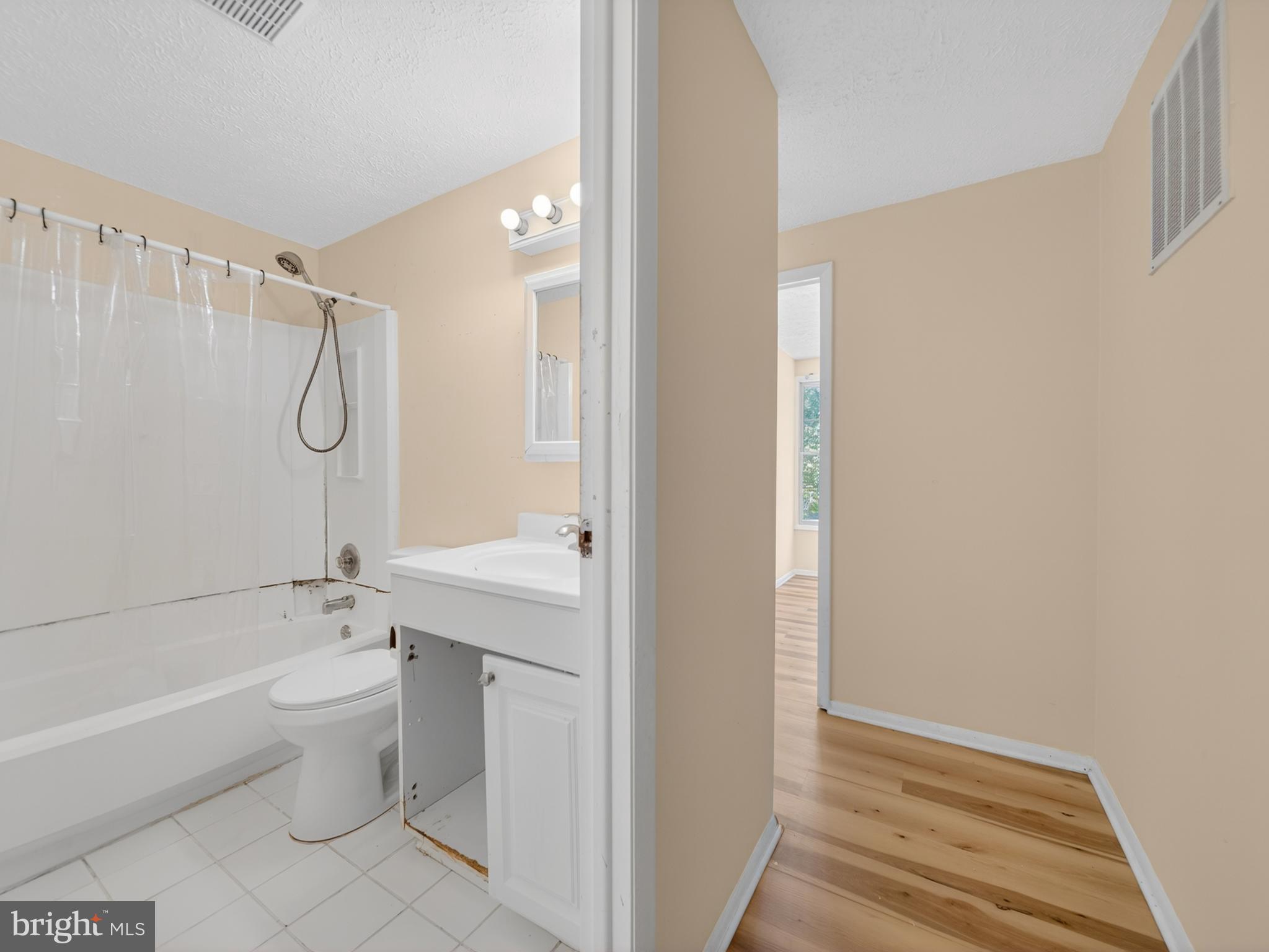OAK SPRINGS - Residential
