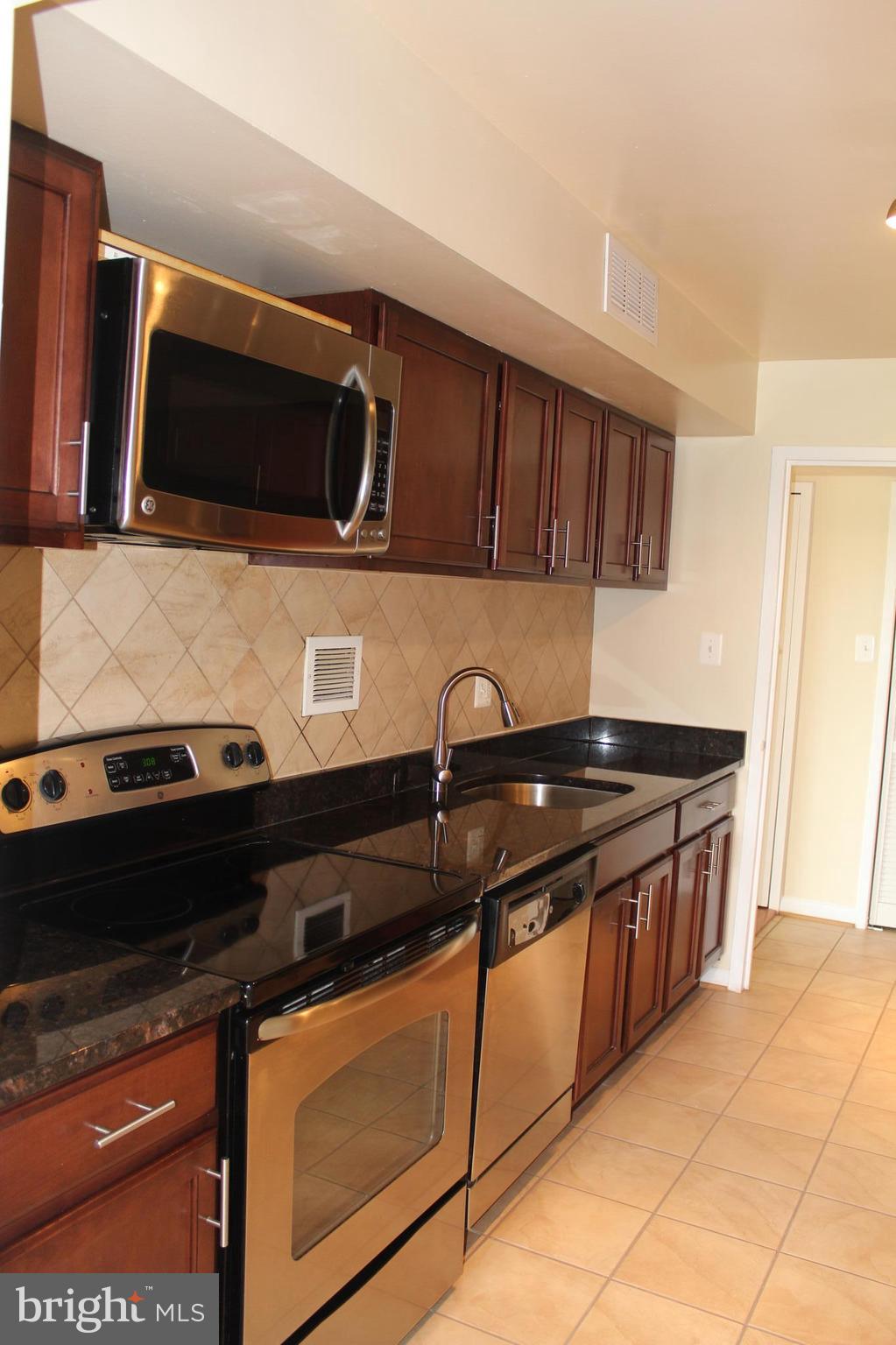 WOODLAKE TOWERS - Residential