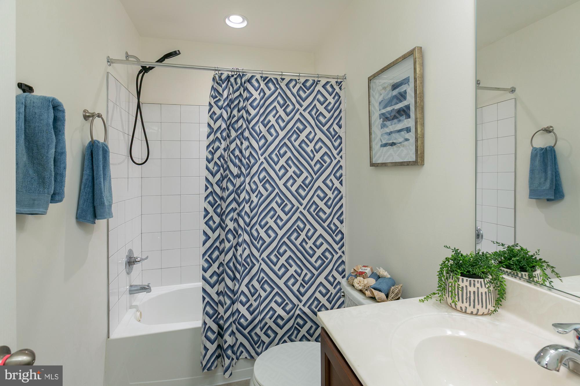 WHISPERING PINES - Residential