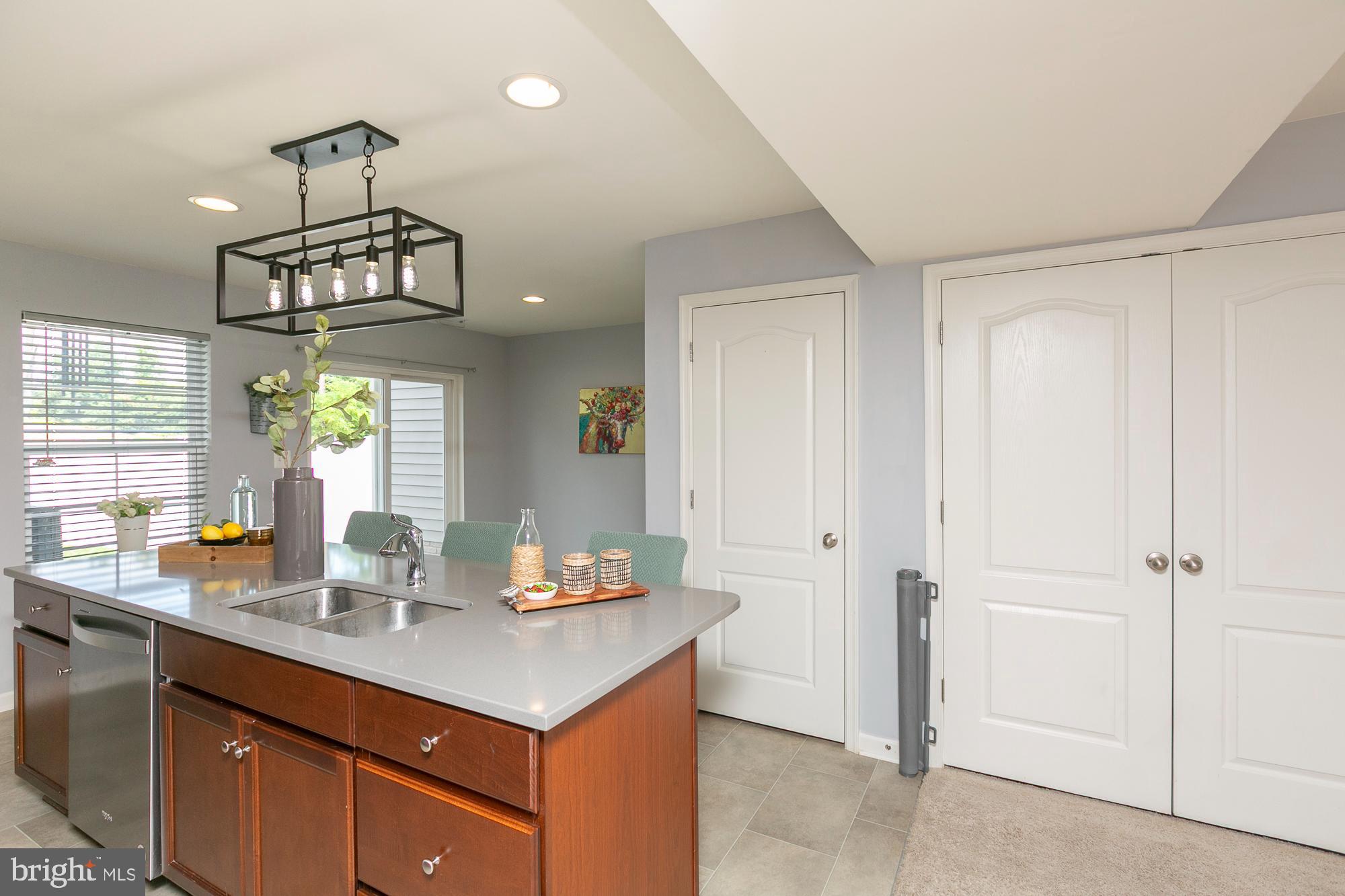 WHISPERING PINES - Residential