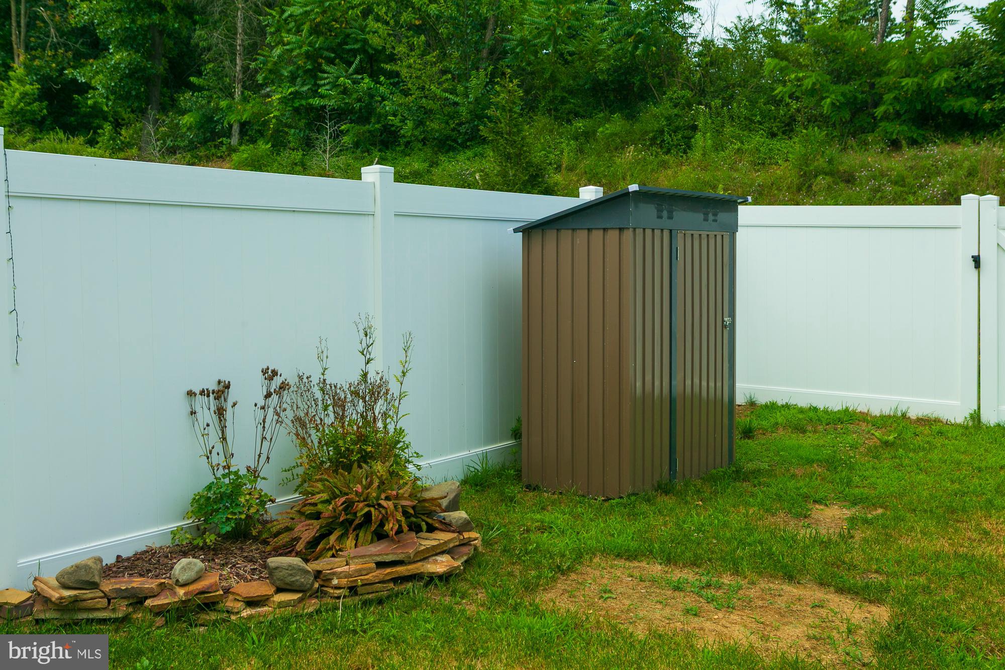 WHISPERING PINES - Residential